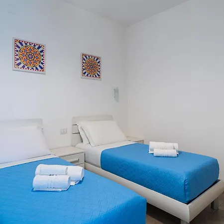 Agora 4*