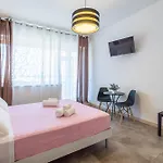Agora 3*