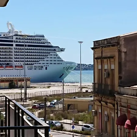 Agora * Syracuse