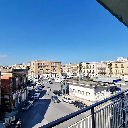 Agora * Syracuse